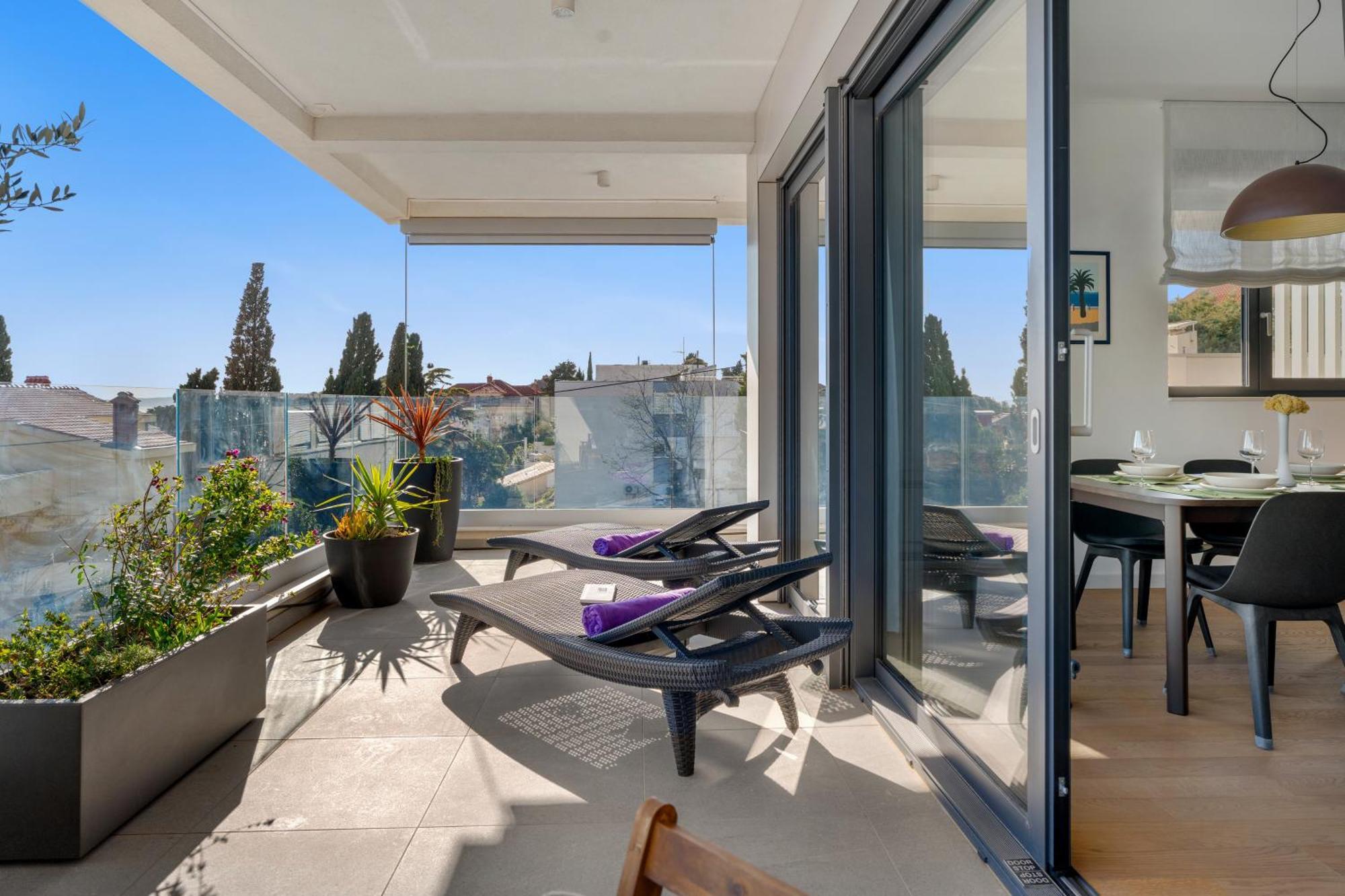 Apartment Hektor With Sea View Terrace And Garage Split